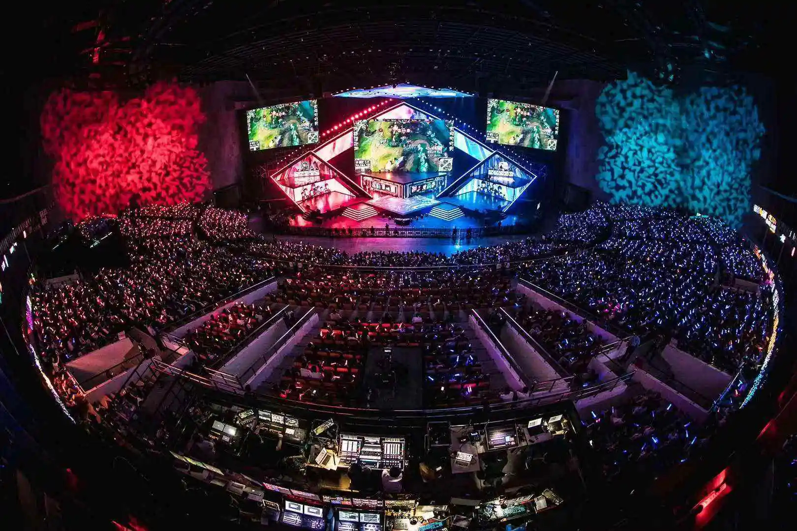 深度分析：LPL与LCK在S15英雄联盟总决赛上的战术风格碰撞。